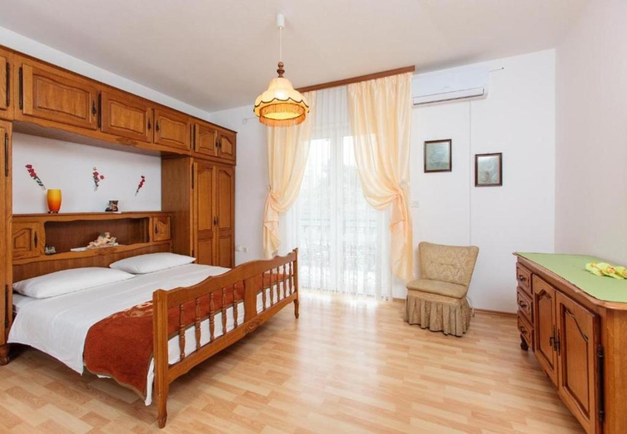 Apartment Knez 1 - 50 M From Beach Podstrana Kültér fotó