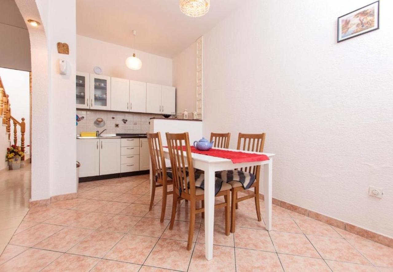 Apartment Knez 1 - 50 M From Beach Podstrana Kültér fotó