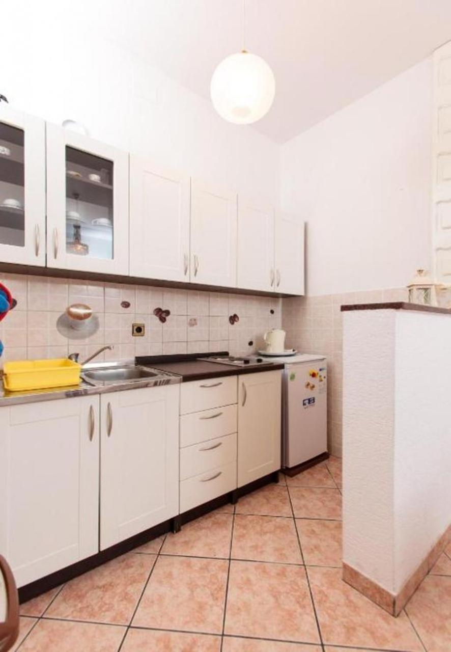 Apartment Knez 1 - 50 M From Beach Podstrana Kültér fotó