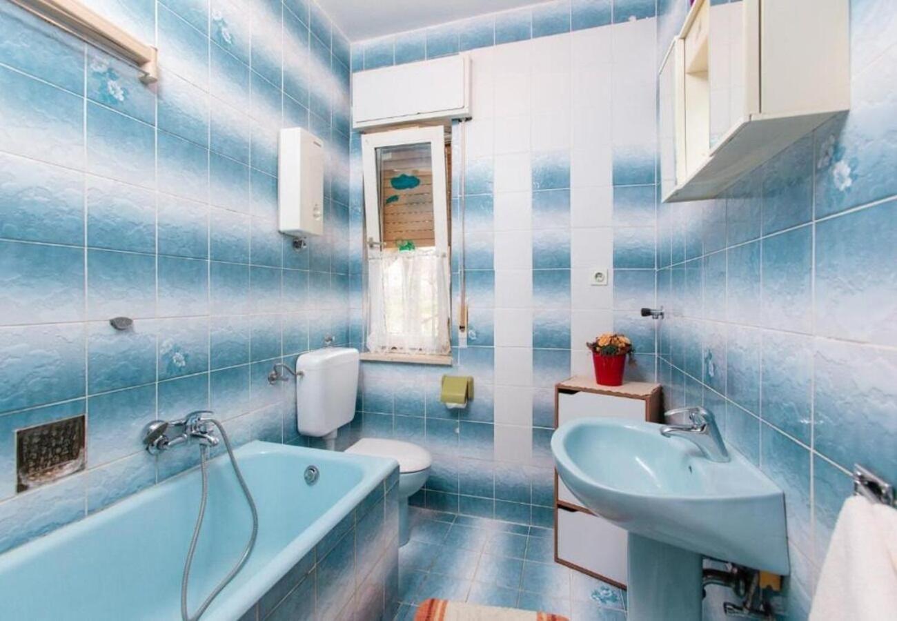 Apartment Knez 1 - 50 M From Beach Podstrana Kültér fotó
