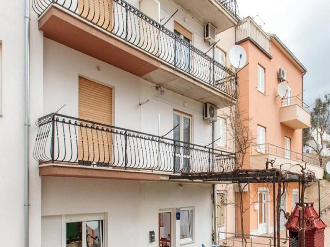 Apartment Knez 1 - 50 M From Beach Podstrana Kültér fotó