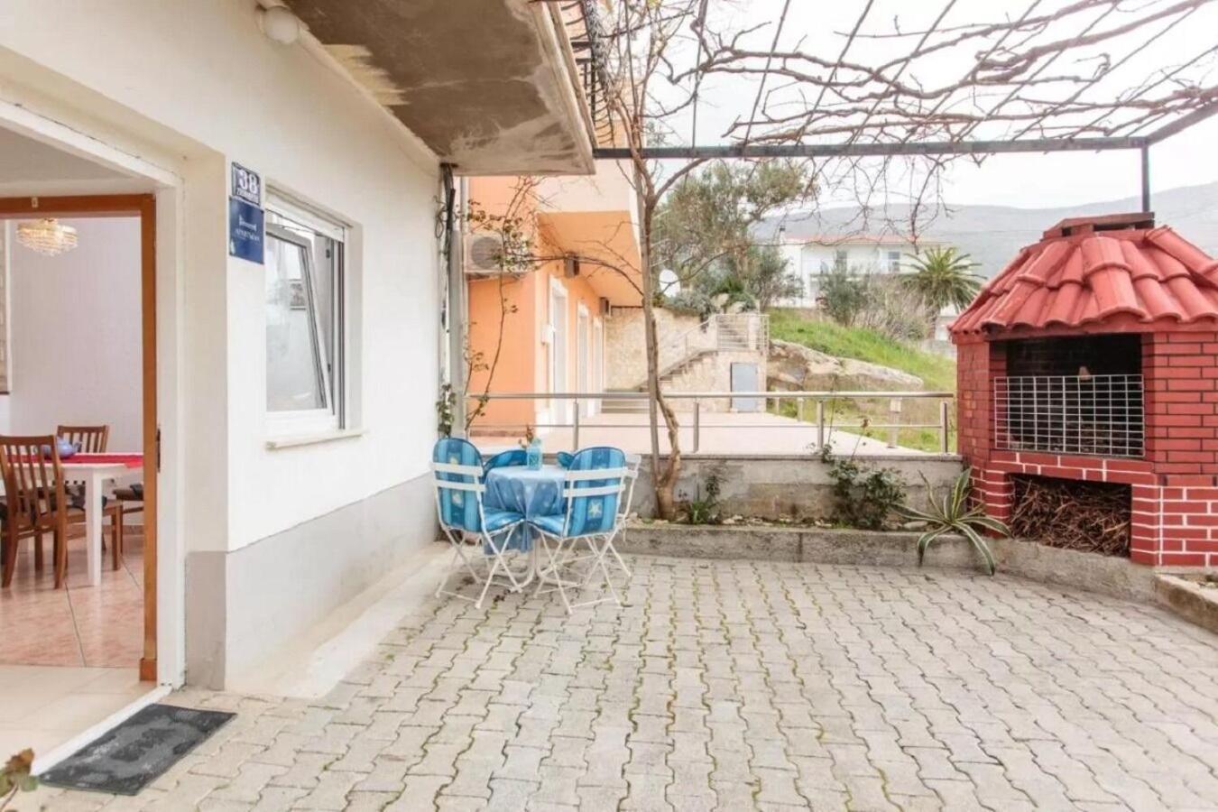 Apartment Knez 1 - 50 M From Beach Podstrana Kültér fotó